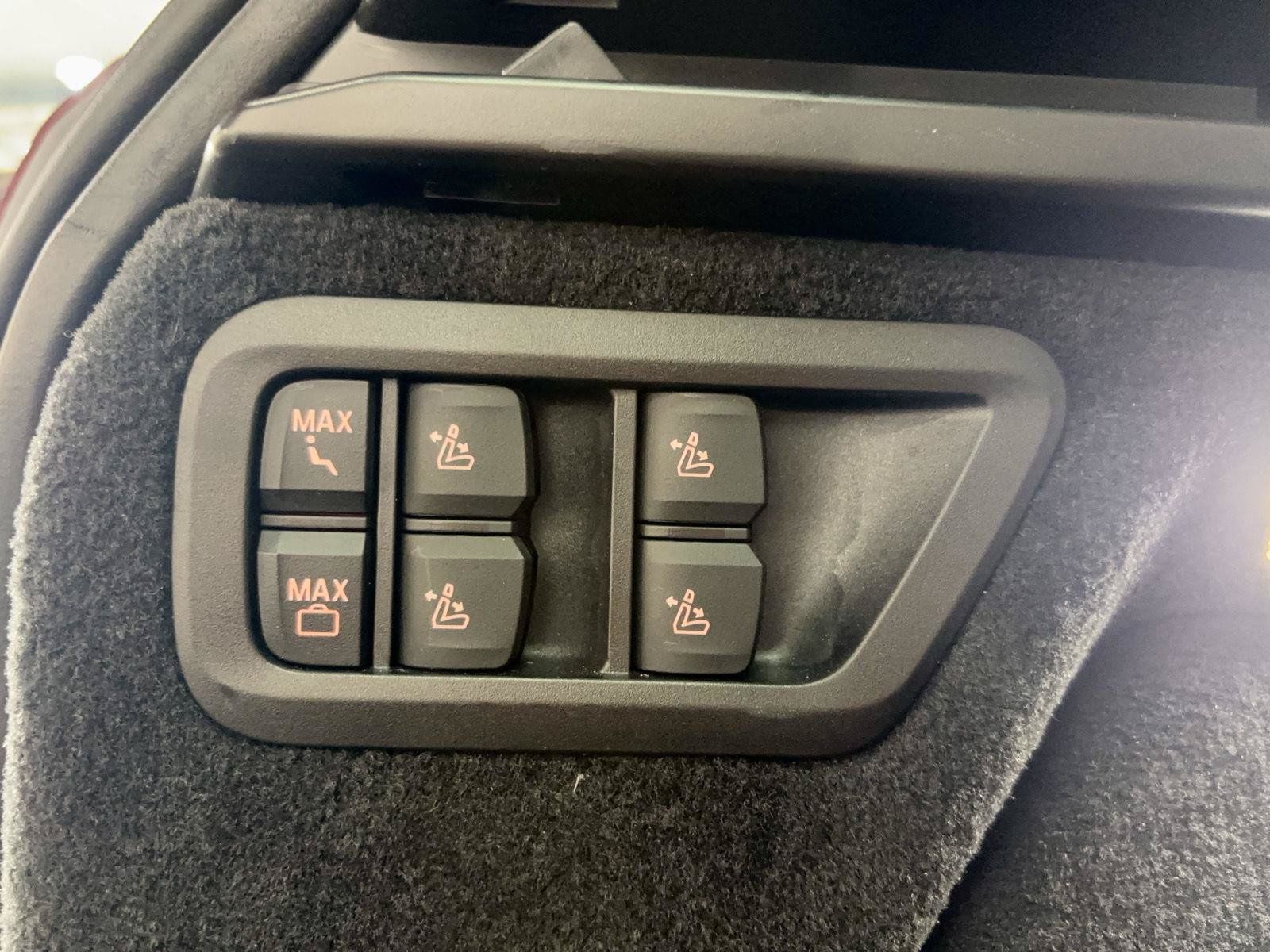 Used 2025 BMW X7 xDrive40i AWD/4WD image 46