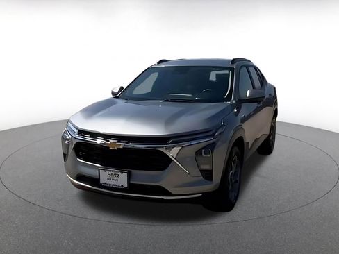 Used 2025 Chevrolet Trax LT w/ LT Convenience Package image 7