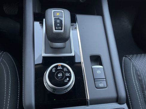 Used 2024 Mitsubishi Outlander ES image 9