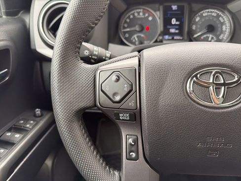 Used 2022 Toyota Tacoma TRD Off-Road AWD/4WD image 13