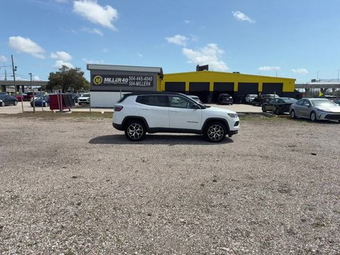 Used 2025 Jeep Compass Limited image 3