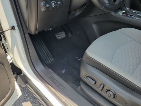 Used 2020 Chevrolet Equinox LT FWD image 26