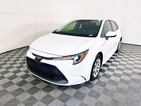 Used 2021 Toyota Corolla LE FWD image 7