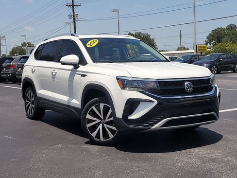 Used 2023 Volkswagen Taos SE w/ Panoramic Sunroof Package FWD image 33