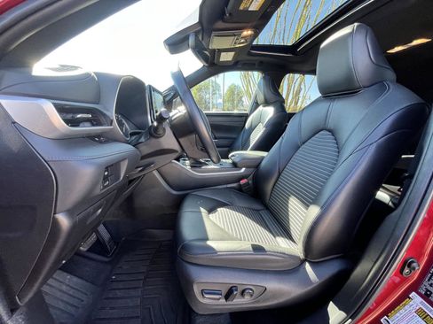 Used 2022 Toyota Highlander XSE image 17