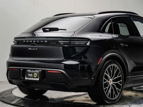 Used 2025 Porsche Macan 4 Electric AWD/4WD image 17
