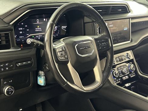 Used 2022 GMC Yukon XL Denali w/ LPO, Denali Black Package AWD/4WD image 15