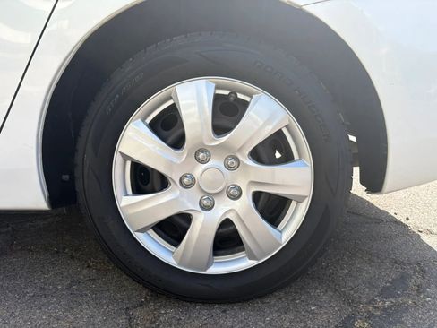 Used 2011 MAZDA MAZDA3 i Sport FWD image 23