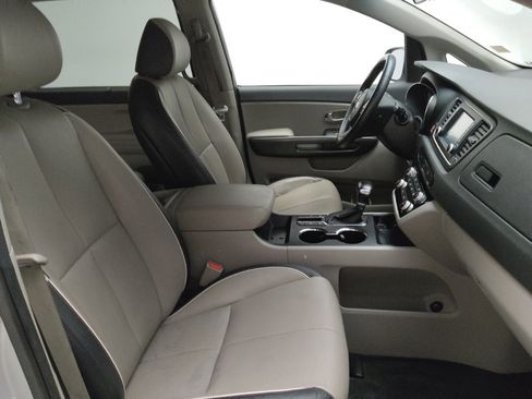Used 2019 Kia Sedona EX FWD image 21