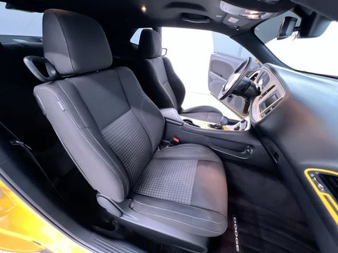Used 2017 Dodge Challenger SXT w/ Driver Convenience Group RWD image 31