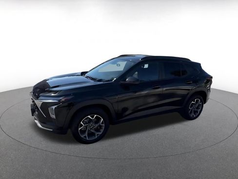 Used 2025 Chevrolet Trax LT FWD image 9