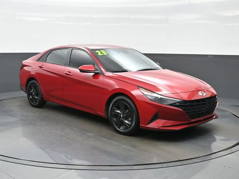 Used 2023 Hyundai Elantra SEL FWD image 8
