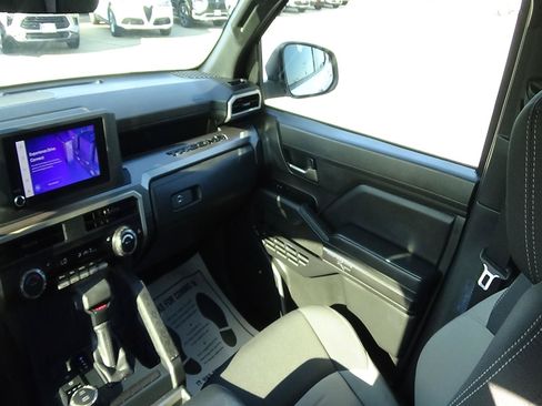 Used 2025 Toyota Tacoma TRD Sport AWD/4WD image 16