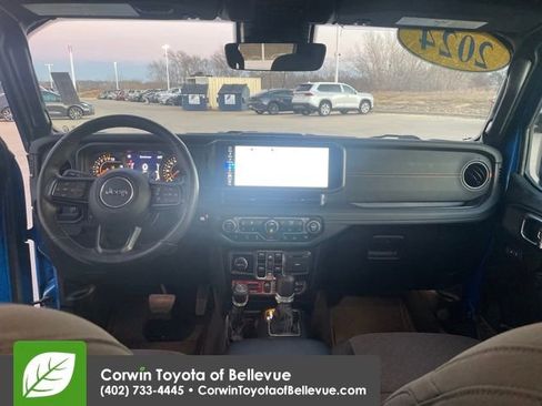 Used 2024 Jeep Gladiator Mojave w/ Technology Group image 20