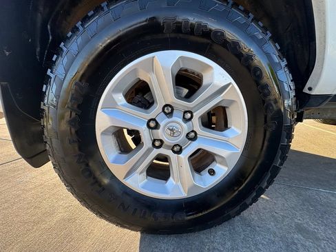 Used 2019 Toyota 4Runner SR5 AWD/4WD image 34