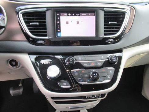 Certified 2023 Chrysler Voyager LX FWD image 23
