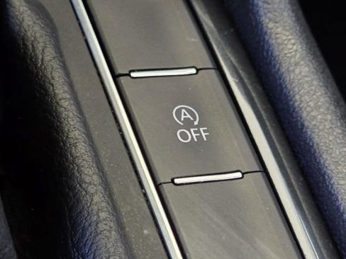 Used 2018 Volkswagen Tiguan SEL FWD image 26