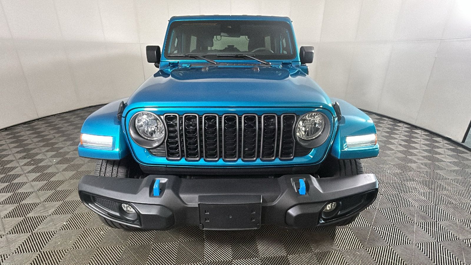 Used 2024 Jeep Wrangler Unlimited w/ Convenience Group AWD/4WD image 9