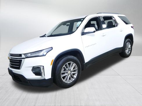 Certified 2022 Chevrolet Traverse LT image 3