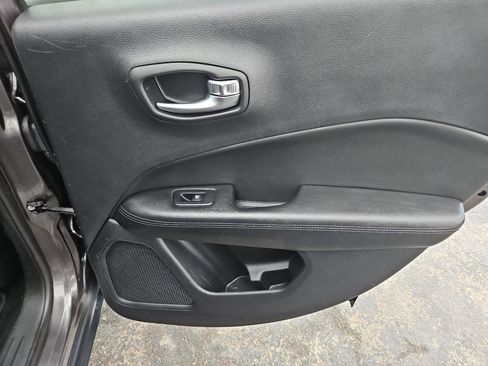 Used 2020 Jeep Compass Latitude image 18