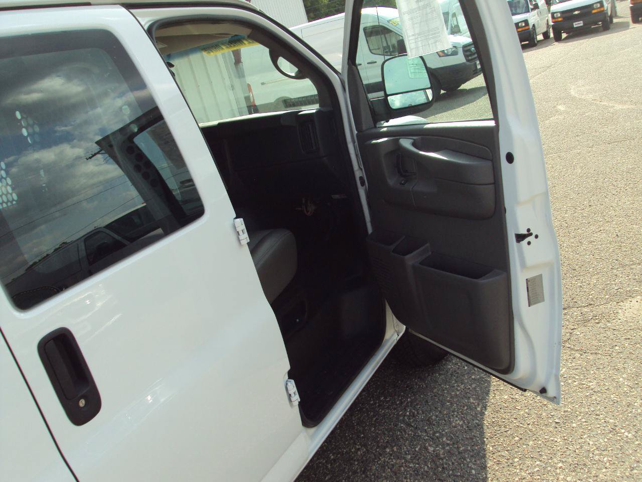 Used 2014 Chevrolet Express 1500 AWD image 16
