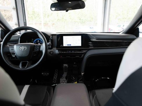 Used 2025 Toyota Camry SE image 20