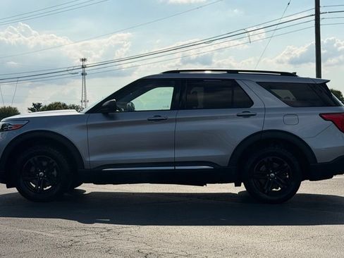 Used 2021 Ford Explorer XLT w/ Equipment Group 202A AWD/4WD image 6