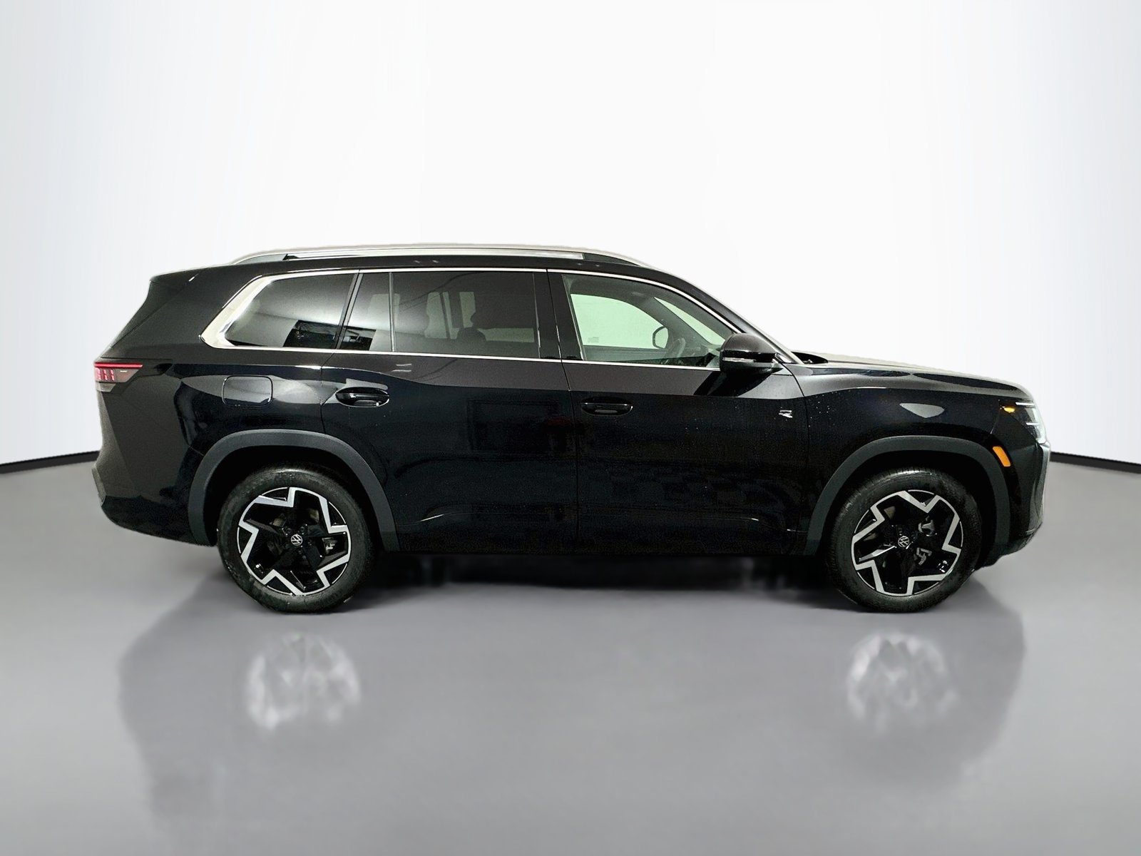 New 2027 Volkswagen Atlas SEL R-Line AWD/4WD image 8
