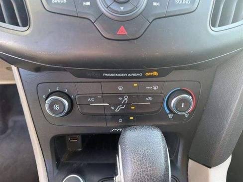 Used 2017 Ford Focus SE image 16