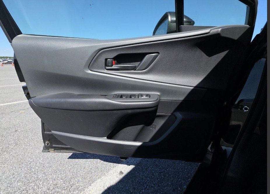 Used 2025 Toyota Prius LE FWD image 13