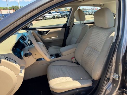 Used 2016 Nissan Altima 2.5 SV w/ Convenience Package FWD image 8