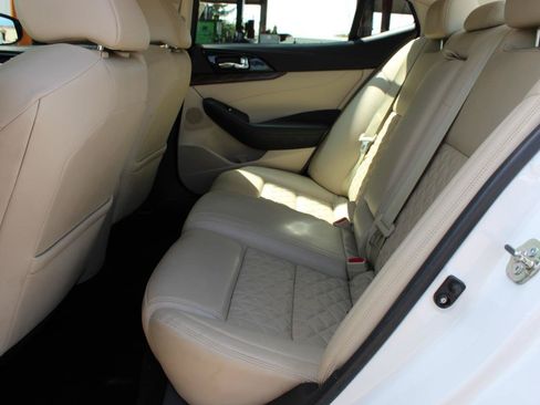 Used 2016 Nissan Maxima Platinum w/ Interior Lighting Package FWD image 38