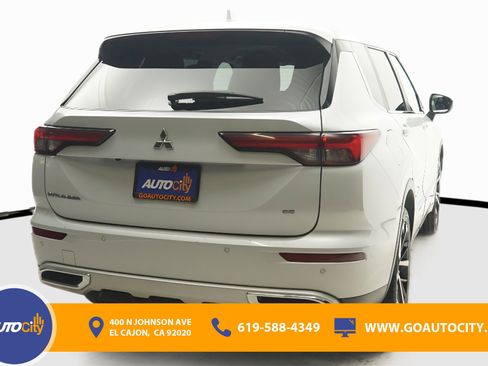 Used 2022 Mitsubishi Outlander SE image 10