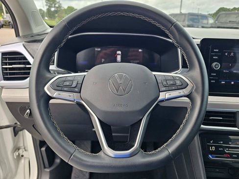 Used 2025 Volkswagen Taos SE FWD image 19