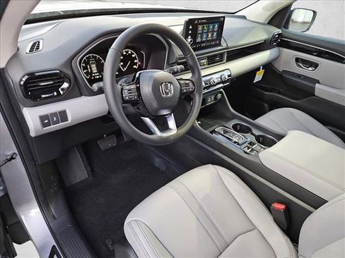 New 2025 Honda Pilot EX-L image 3