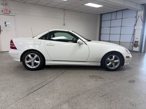 Used 2002 Mercedes-Benz SLK 320 image 2
