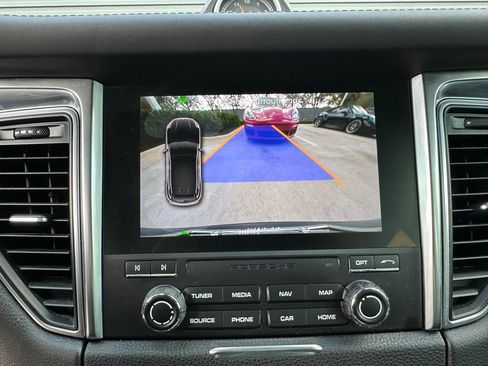 Certified 2018 Porsche Macan S image 33