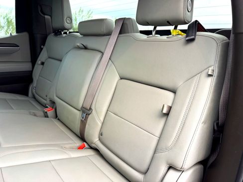 Used 2023 GMC Sierra 1500 SLT image 17