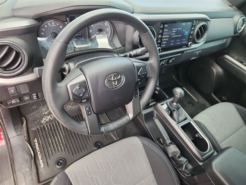 Used 2021 Toyota Tacoma TRD Off-Road w/ Technology Package AWD/4WD image 10