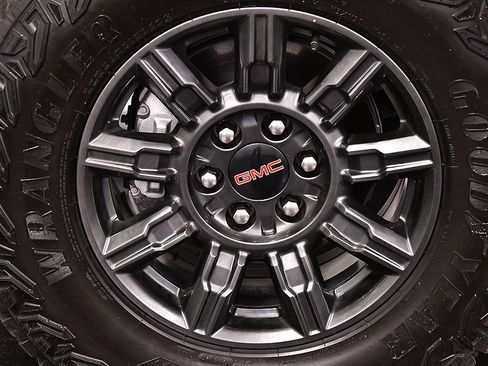 Used 2025 GMC Sierra 1500 AT4X image 9