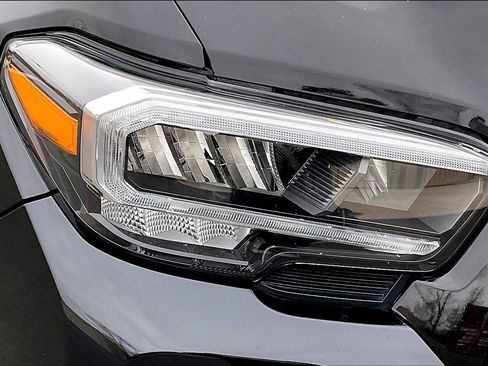 Used 2022 Toyota Tacoma Limited image 33