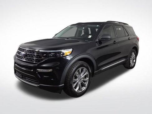 Used 2021 Ford Explorer XLT w/ Equipment Group 202A AWD/4WD image 2