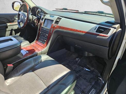 Used 2012 Cadillac Escalade Premium image 25