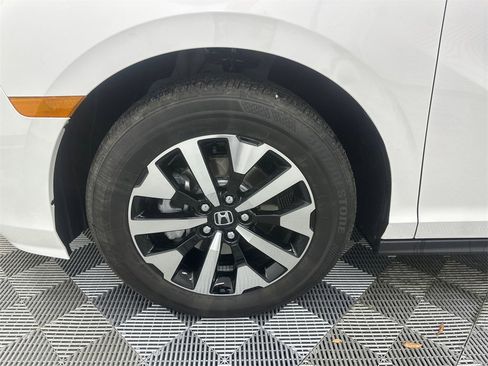 Used 2026 Honda Odyssey EX-L image 13