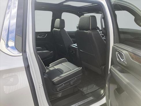 Used 2024 Chevrolet Suburban Premier w/ Premium Package image 16
