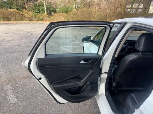 Used 2019 Volkswagen Jetta SE image 37