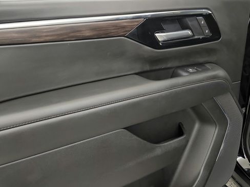 Used 2025 Chevrolet Suburban Z71 AWD/4WD image 26