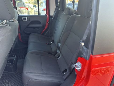 Used 2023 Jeep Gladiator Overland image 16