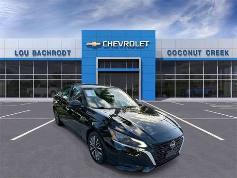 Used 2024 Nissan Altima 2.5 SV image 2