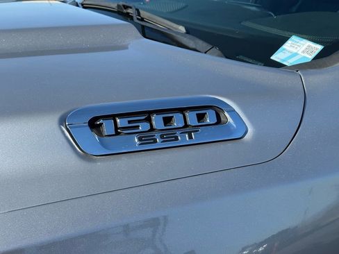 Used 2025 RAM 1500 Laramie image 11